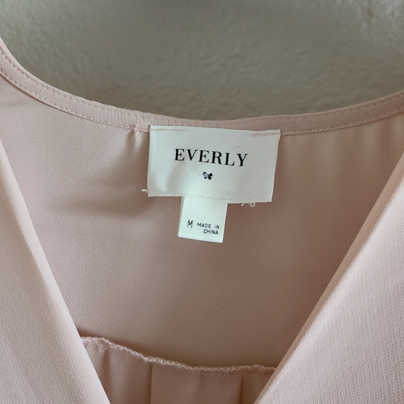 Everly Blush Pink Crossover Twist Blouse size M - Picture 3 of 5